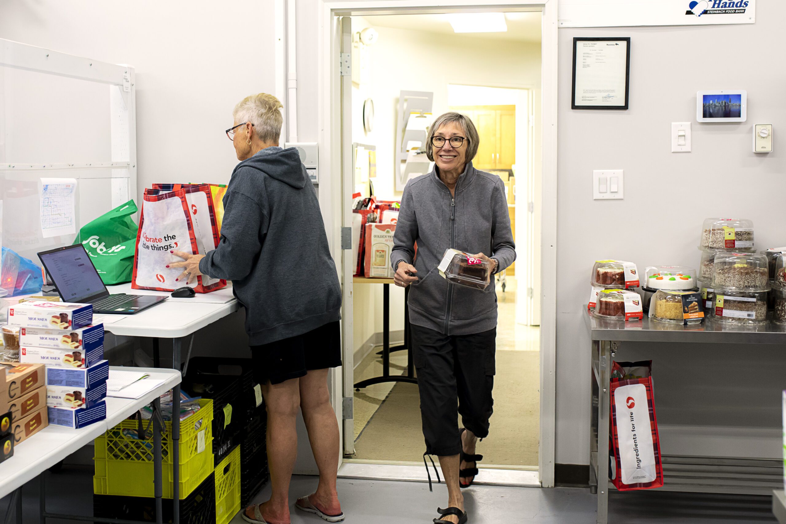 June7,20238702 Food and supplies on shelves
